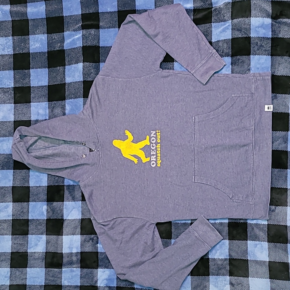 Made in USA. Little Bay Root. OREGON SQUATCH OUT! Hoodie size Large.